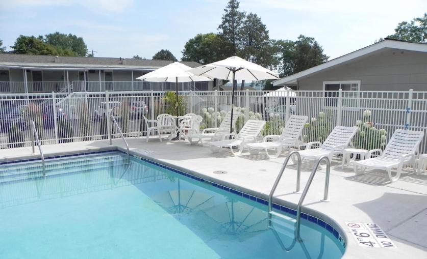 Spruce & Shore Motel Fish Creek Exterior foto